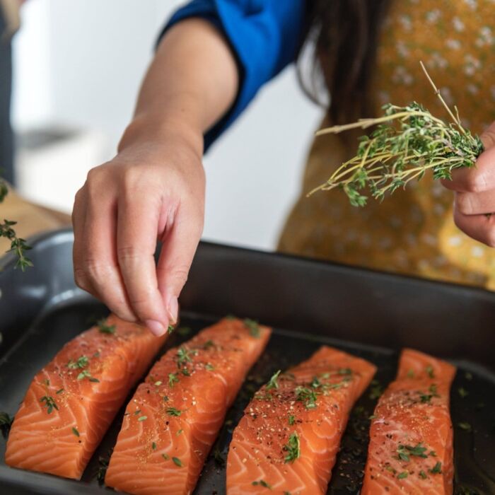 casual-cook-cooking-1253589-min